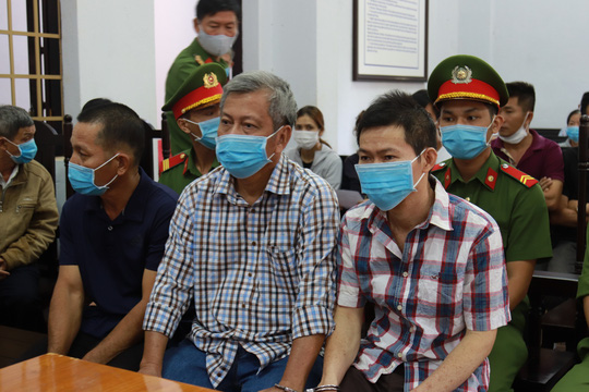 Toàn cảnh phiên tòa xét xử đường dây sản xuất xăng giả của Trịnh Sướng - Ảnh 1.