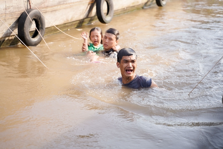 Lật mặt: 48H c&oacute; lịch ra rạp, Mạc Văn Khoa mừng rơi nước mắt - Ảnh 2.
