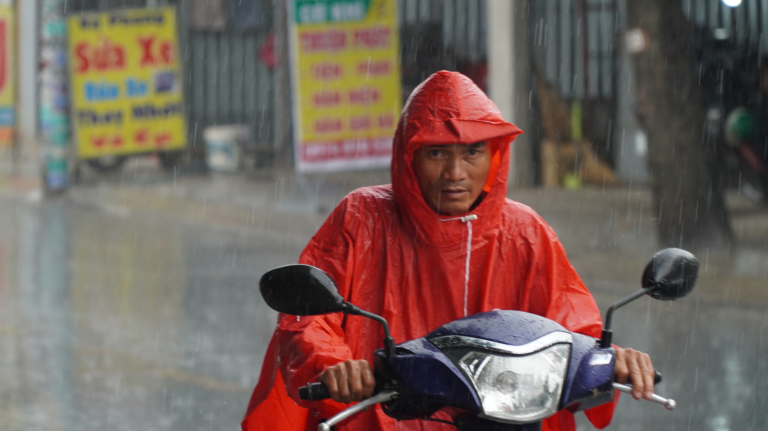 TP HCM đang đón mưa trái mùa và chuỗi mưa lớn