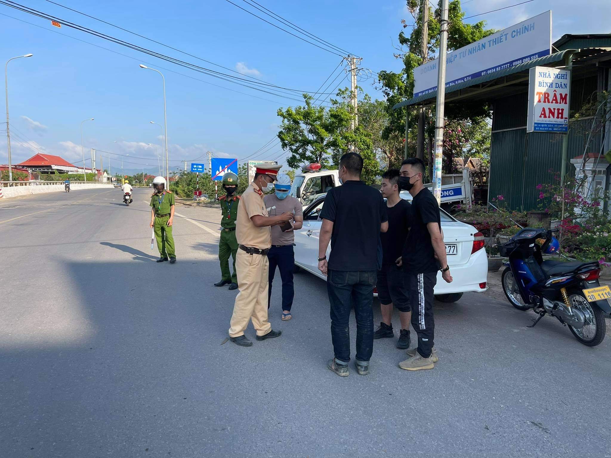 Chặn bắt ôtô chở 3 người Trung Quốc nhập cảnh "chui"
