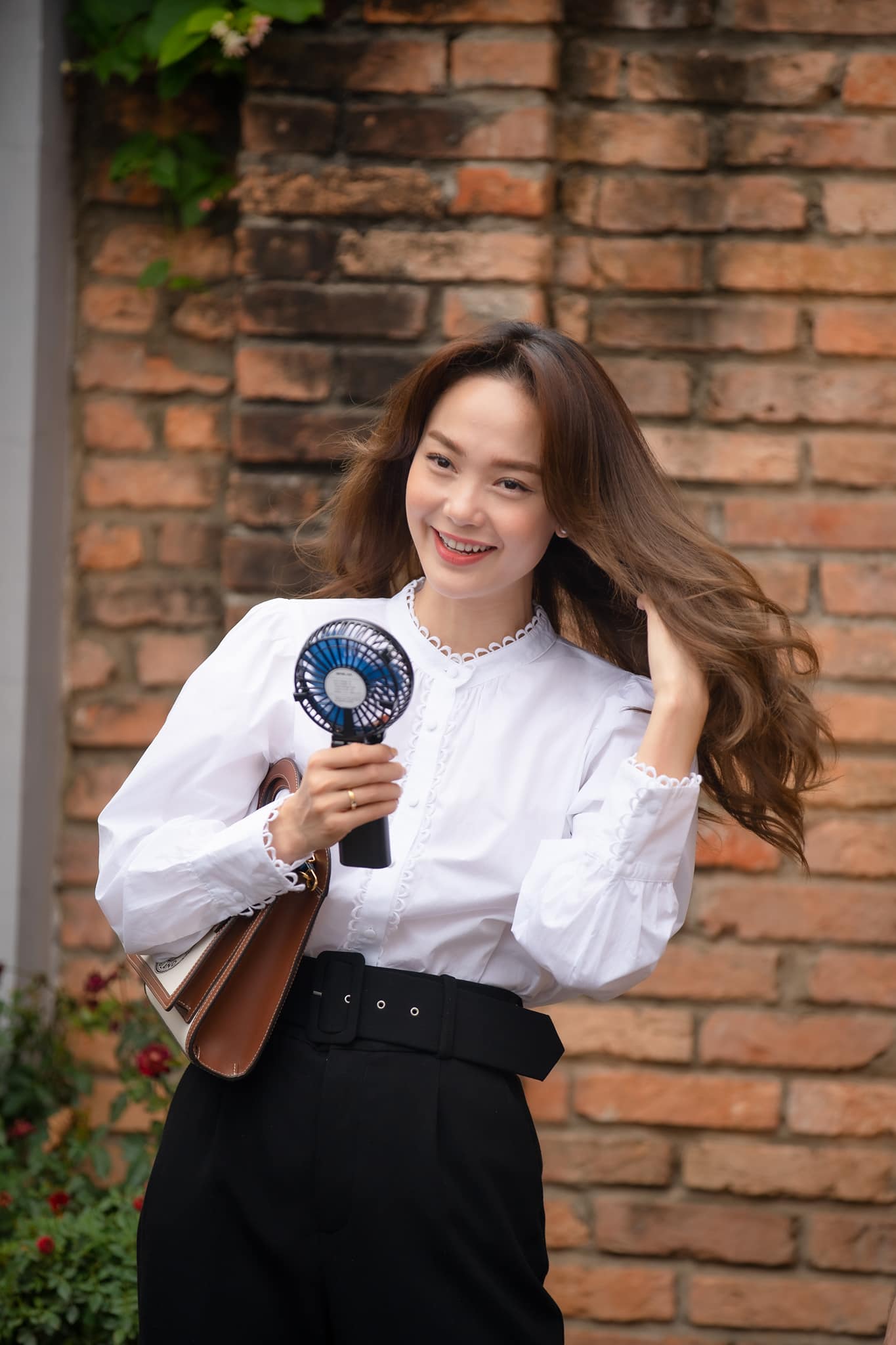 Minh Hằng nốc cạn 2 chai rượu để âu yếm bạn diễn - Ảnh 4.