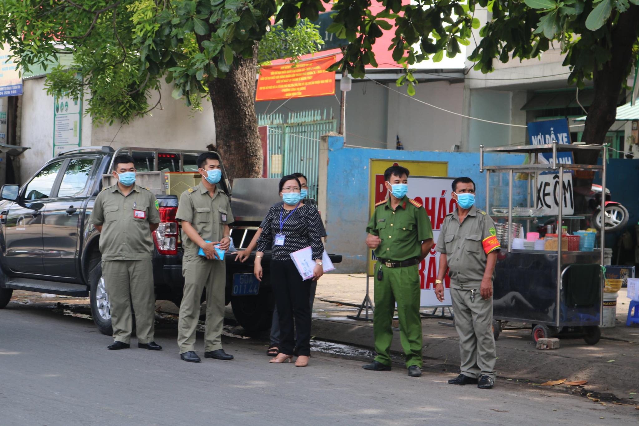 TP HCM: Nhiều người vẫn không đeo khẩu trang nơi công cộng - Ảnh 1.