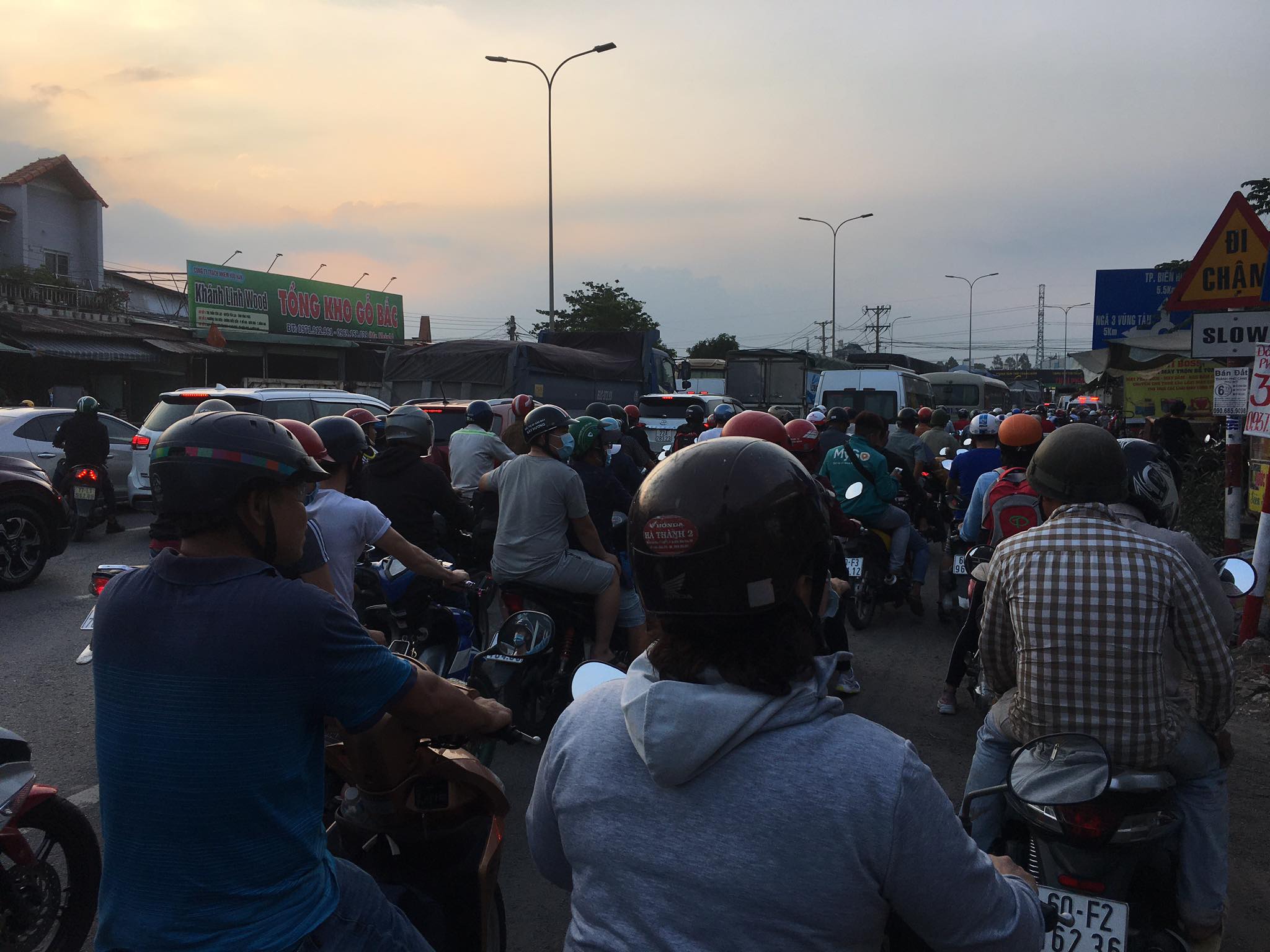 Đồng Nai sẽ đề nghị xử nặng những trạm thu ph&iacute; kh&ocirc;ng xả trạm để kẹt xe k&eacute;o d&agrave;i - Ảnh 3.