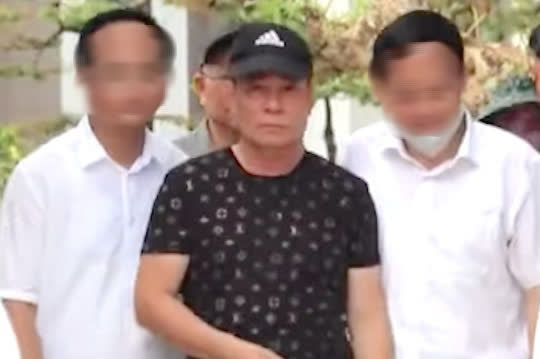 Vụ nổ súng bắn chết 2 người: Vì sao công an không còng tay nghi phạm?