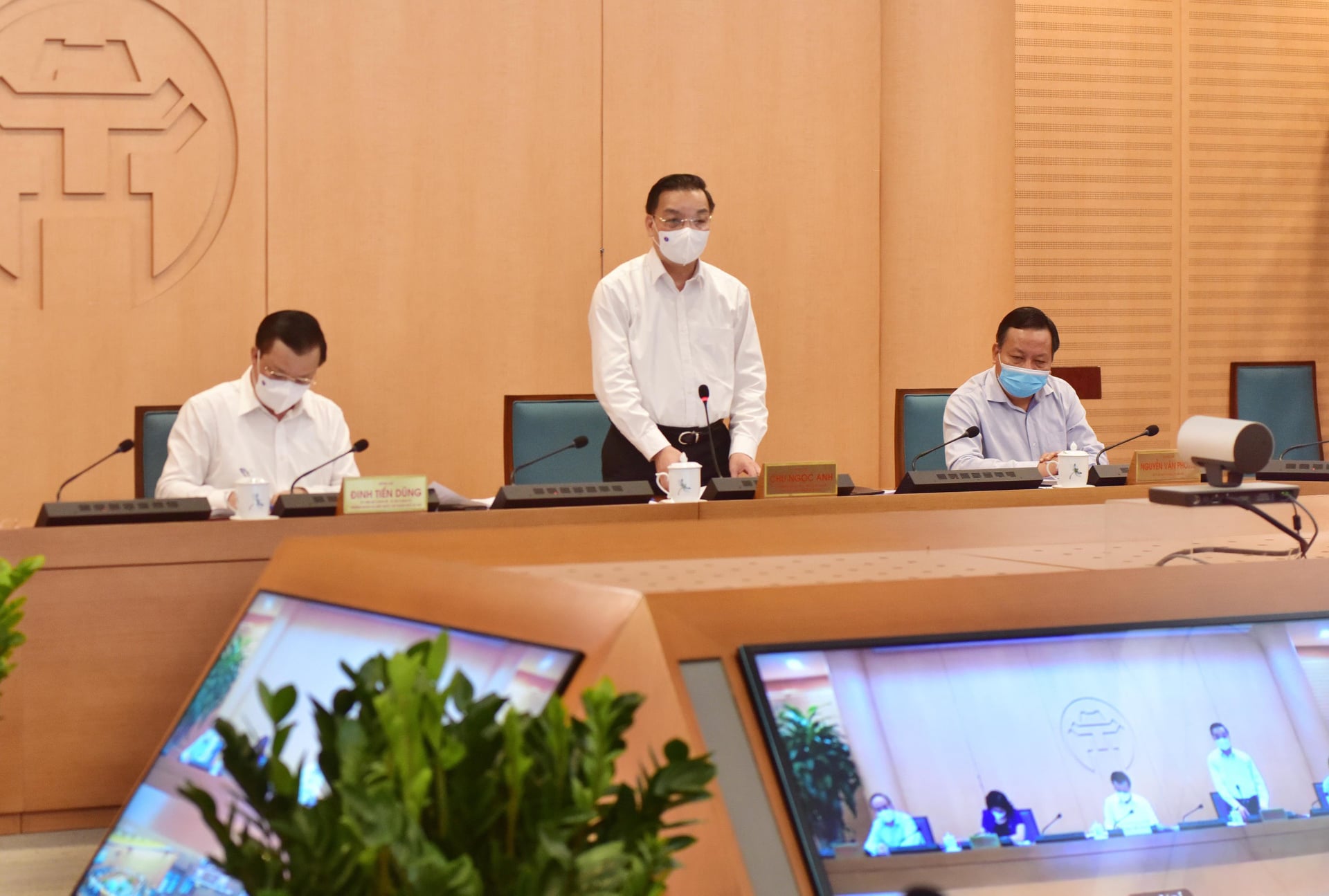 Hà Nội xem xét dừng các quán bia hơi, yêu cầu cơ chế thông tin như thời chiến - Ảnh 2.