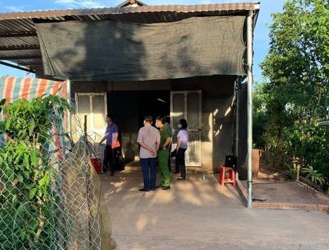 1 thiếu niên giết cụ bà, cướp tài sản rồi tới xem công an điều tra