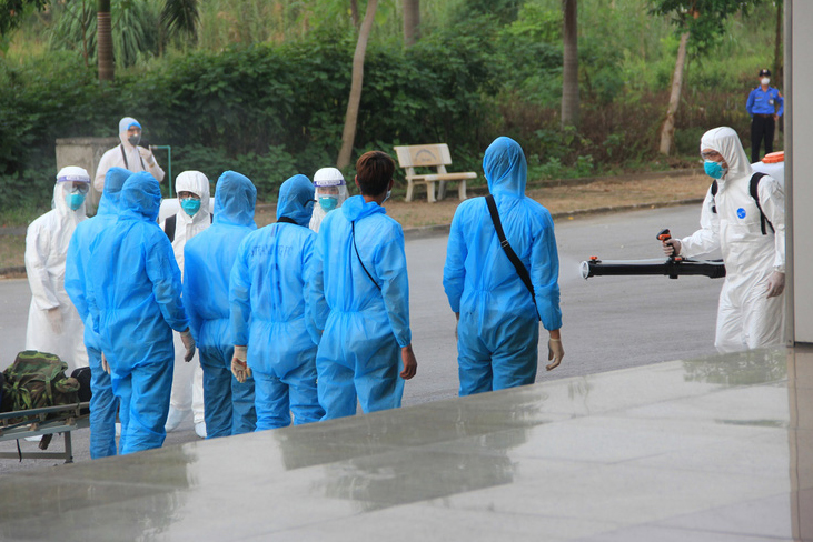 Chơi bóng với ca Covid-19, 4 người dương tính SARS-CoV-2