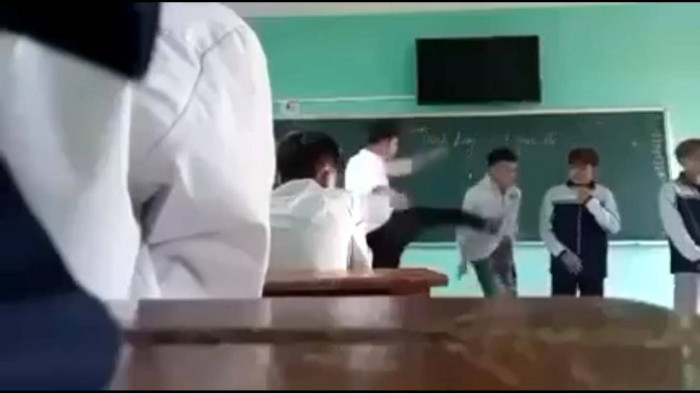 Bạo lực sinh ra bạo lực, đòn roi nối dài đòn roi?