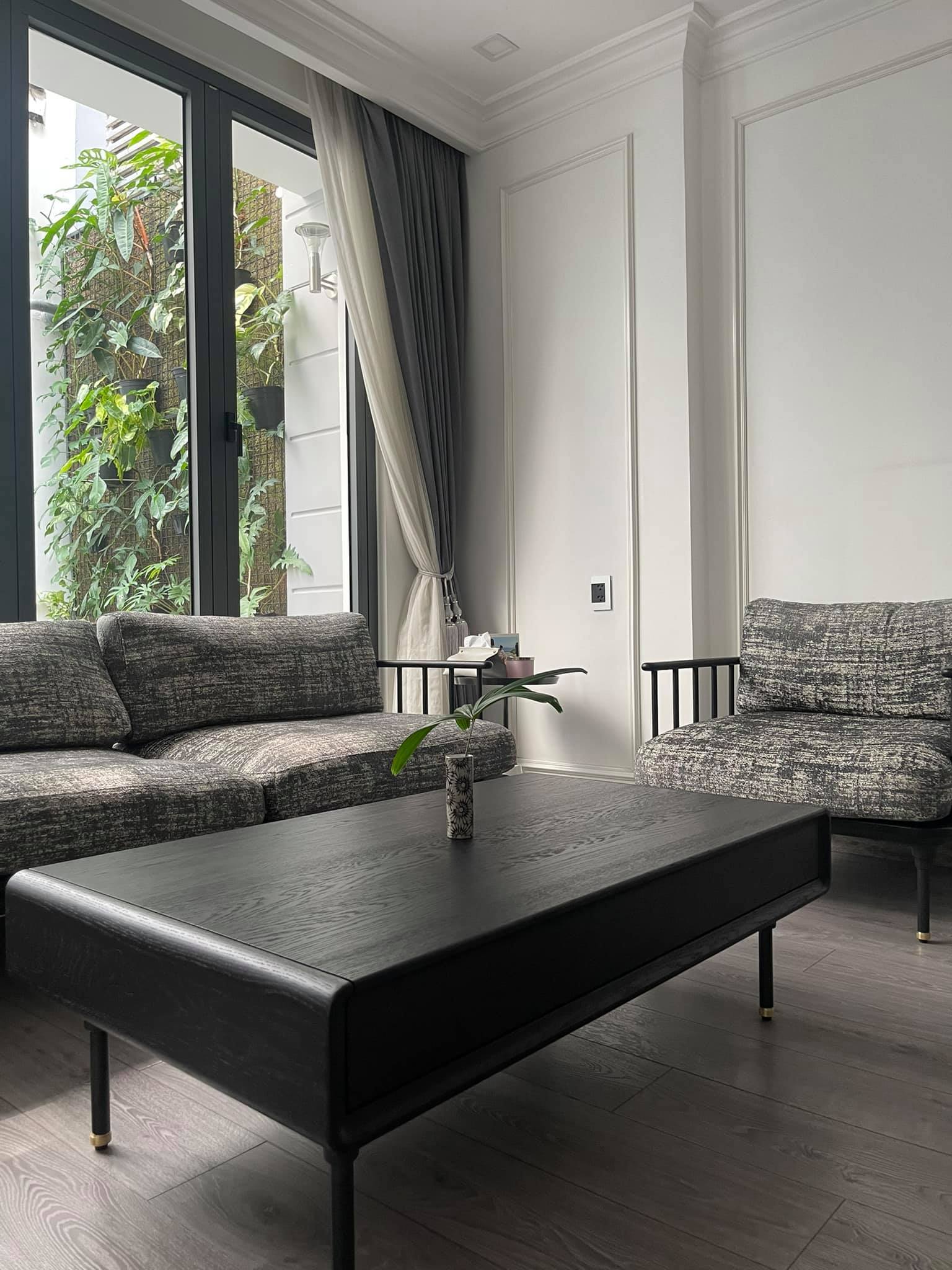 Nhà phố với giàn cây thẳng đứng, hoa trái quanh năm rực rỡ - Ảnh 16.