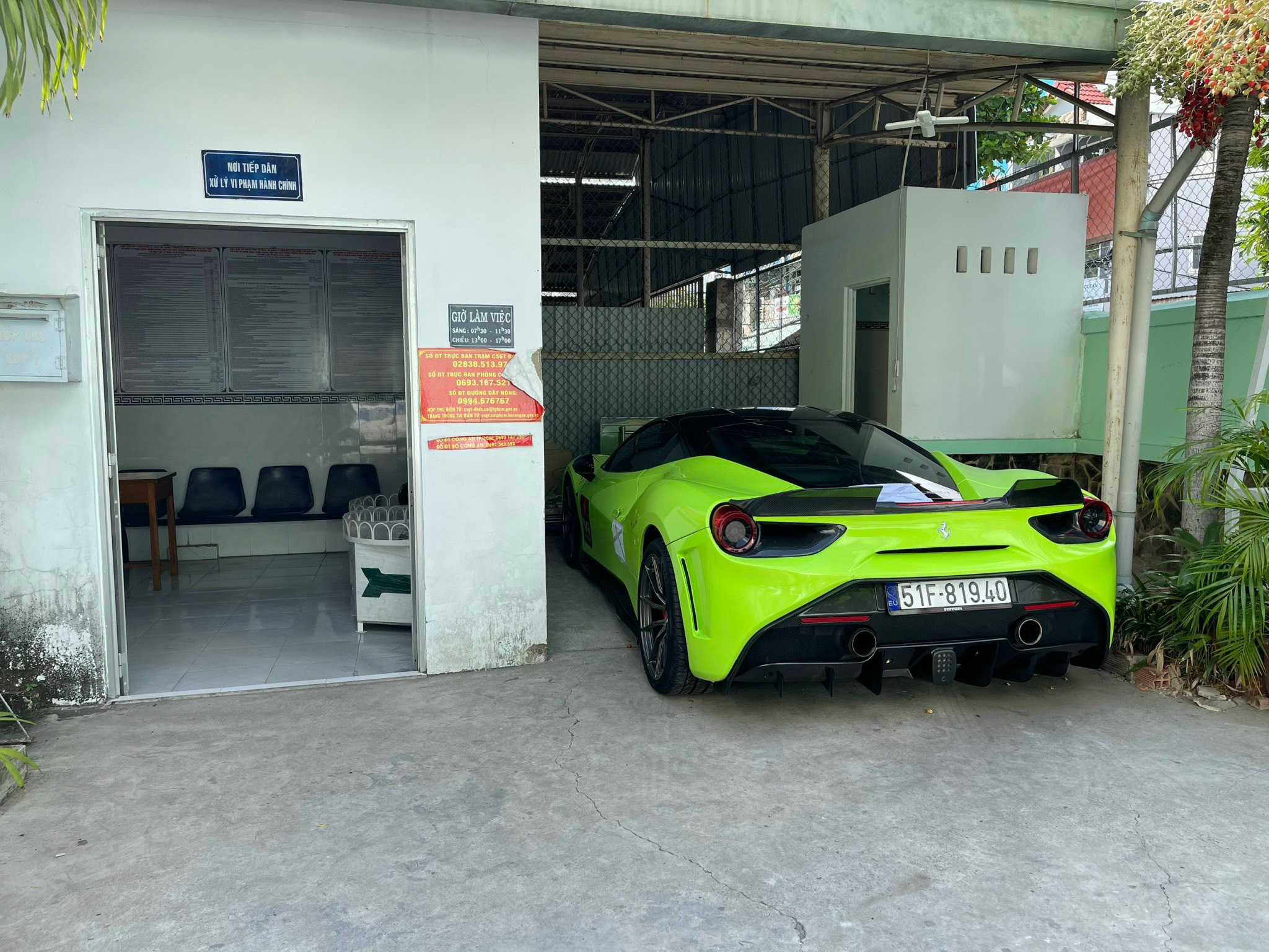 Th&ocirc;ng tin mới nhất vụ nam thanh ni&ecirc;n l&aacute;i si&ecirc;u xe Ferrari 488 GTB gi&aacute; hơn 10 tỉ đồng bị tạm giữ - Ảnh 3.