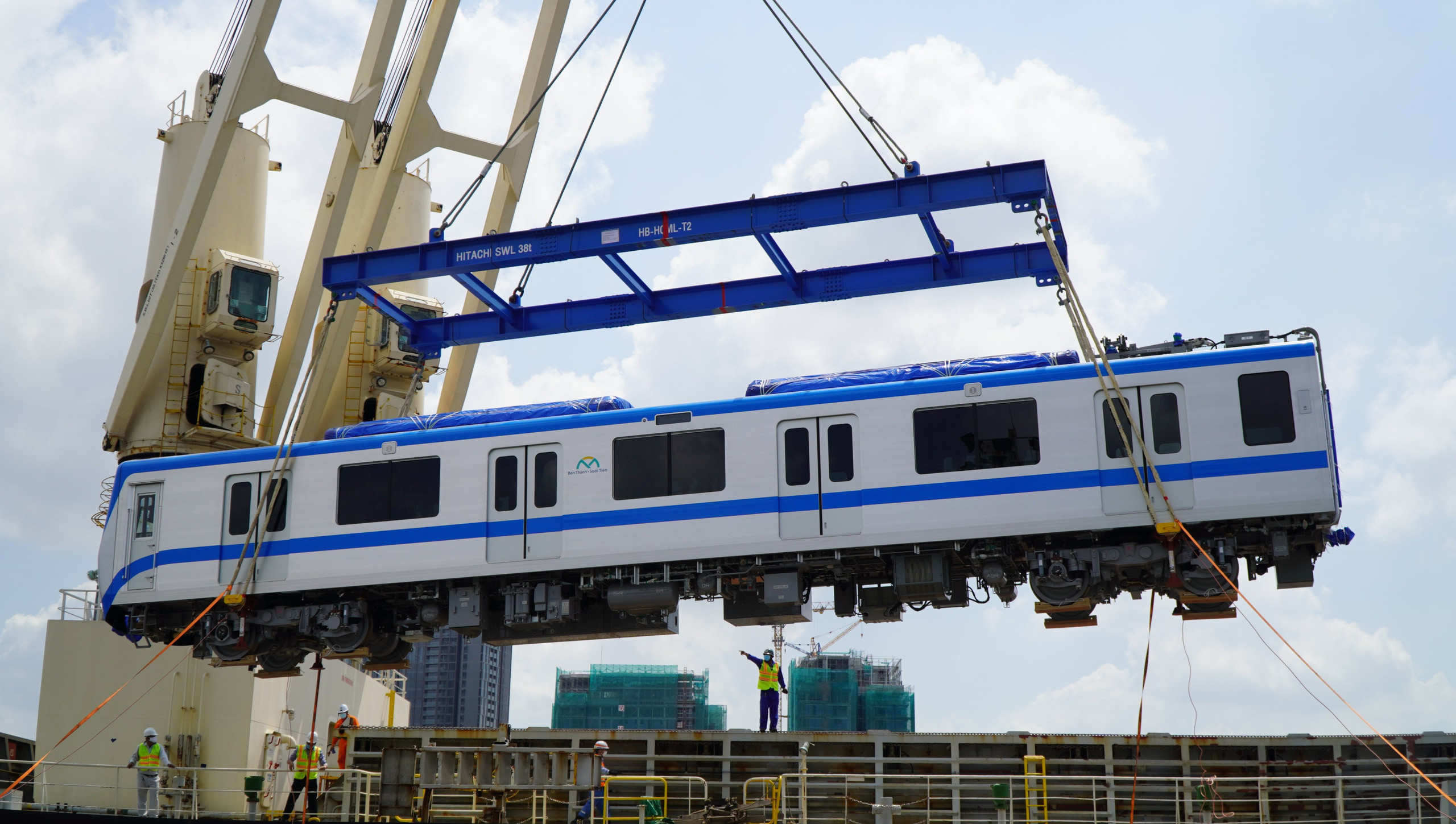 Toàn cảnh hoành tráng đưa tàu metro lên xe siêu trường, siêu trọng - Ảnh 3.