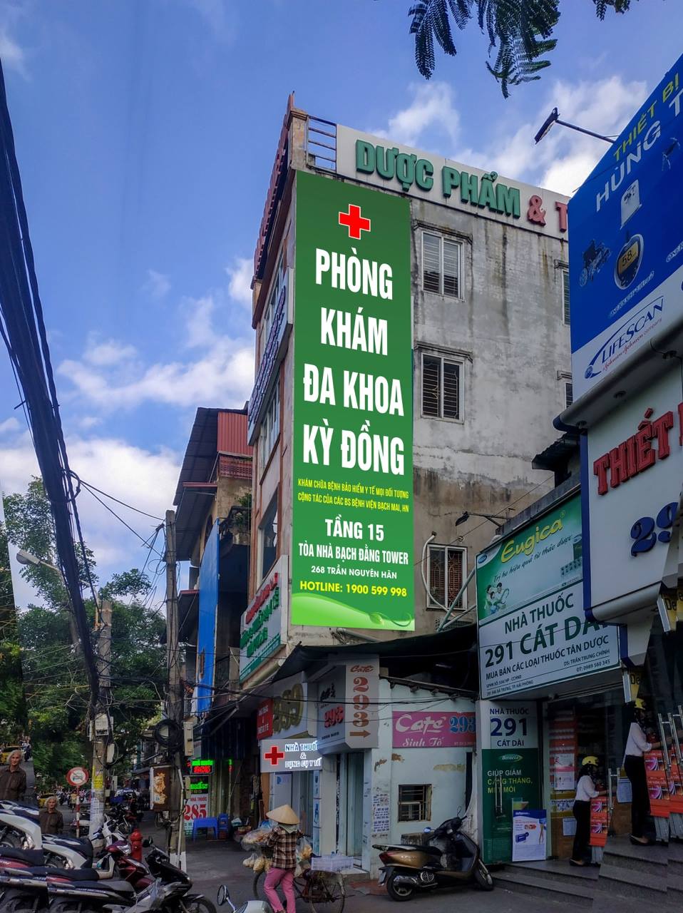 Tạm giữ h&igrave;nh sự Gi&aacute;m đốc một ph&ograve;ng kh&aacute;m đa khoa cấp giấy kh&aacute;m sức khỏe v&ocirc; tội vạ - Ảnh 2.