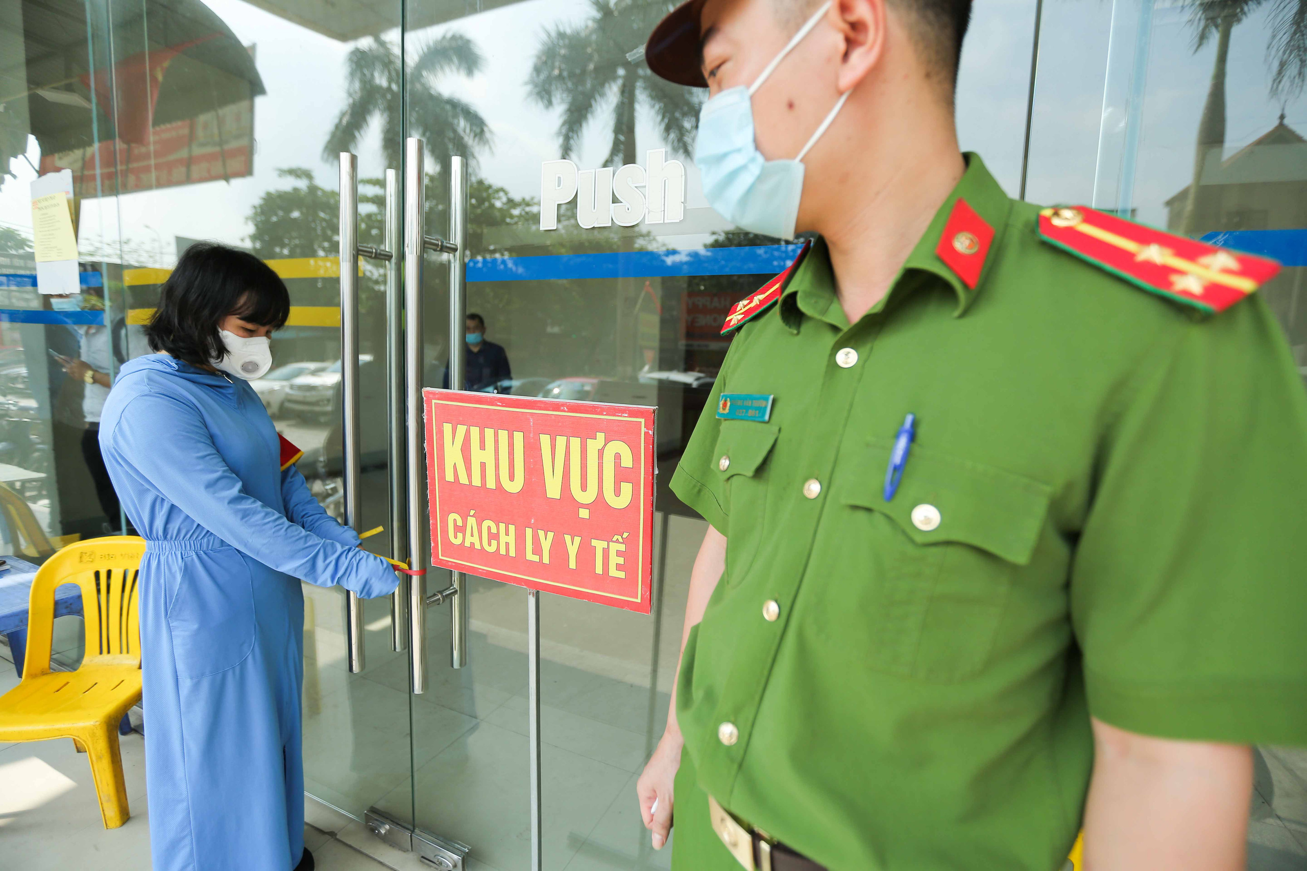 CLIP: Phong toả t&ograve;a nh&agrave; chung cư Đại Thanh c&oacute; ca dương t&iacute;nh SARS-CoV-2 phức tạp - Ảnh 8.