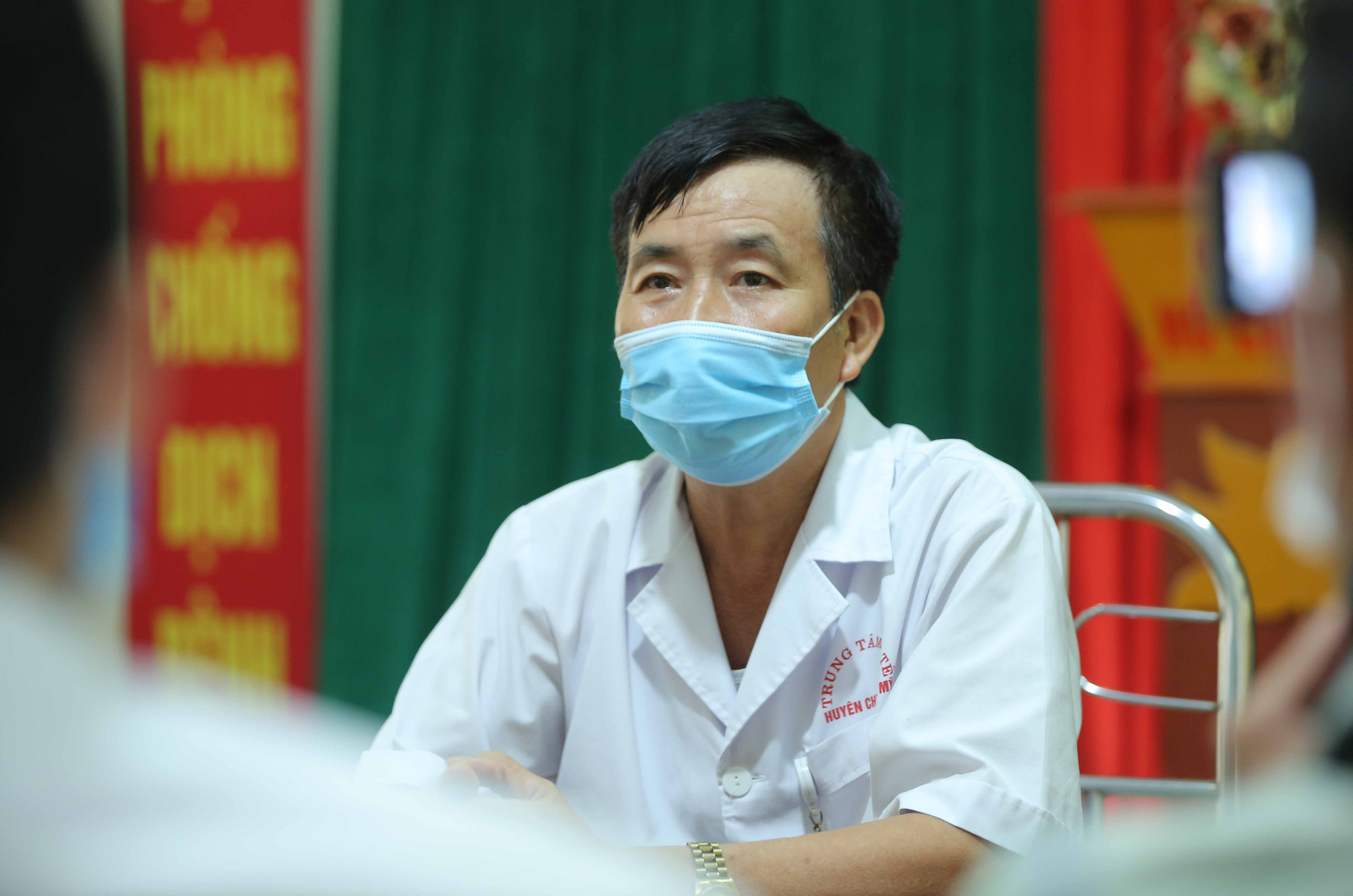 Câu chuyện xúc động của bác sĩ trong bức ảnh nhân viên y tế đi xe ba gác vào vùng dịch - Ảnh 4.