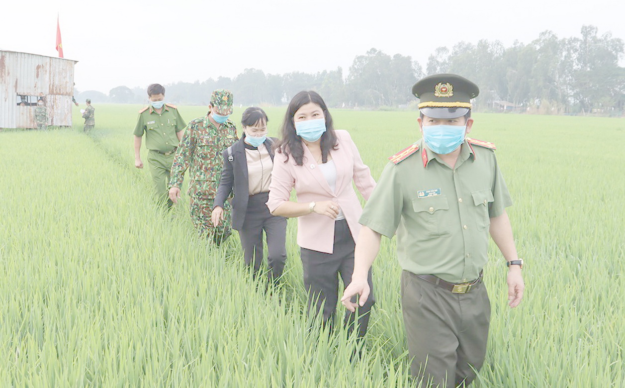 Gi&aacute;m đốc C&ocirc;ng an An Giang n&oacute;i về l&yacute; do c&ocirc;ng khai số điện thoại c&aacute; nh&acirc;n - Ảnh 2.