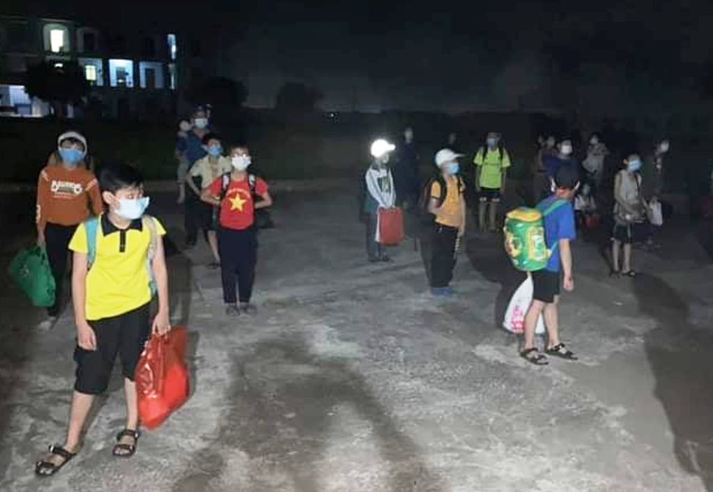 Nam sinh lớp 6 dương t&iacute;nh với SARS-CoV-2, 32 học sinh đi c&aacute;ch ly ngay trong đ&ecirc;m - Ảnh 1.