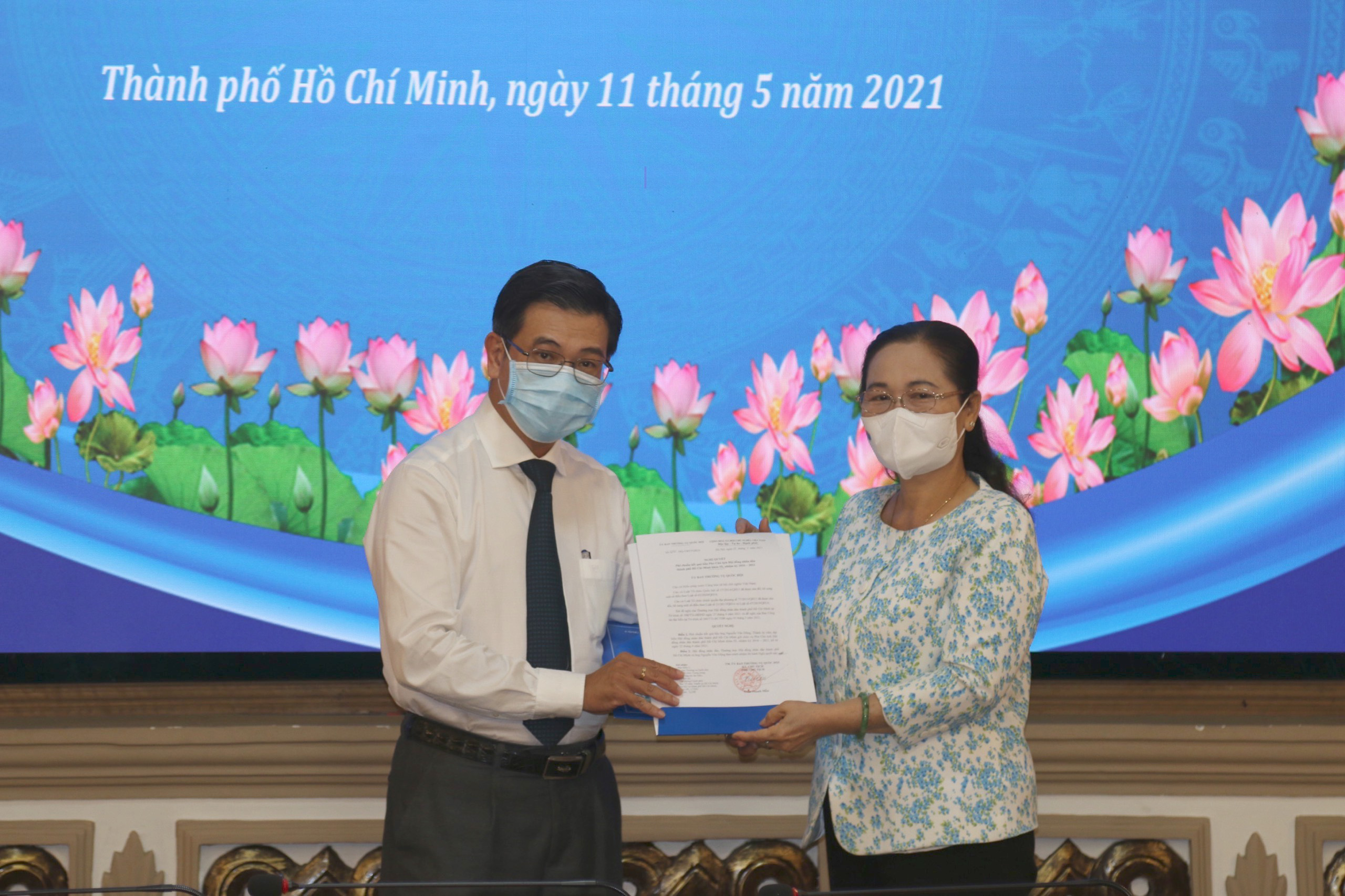 Trao quyết định ph&ecirc; chuẩn &ocirc;ng Nguyễn Văn Dũng l&agrave;m Ph&oacute; Chủ tịch HĐND TP HCM - Ảnh 1.