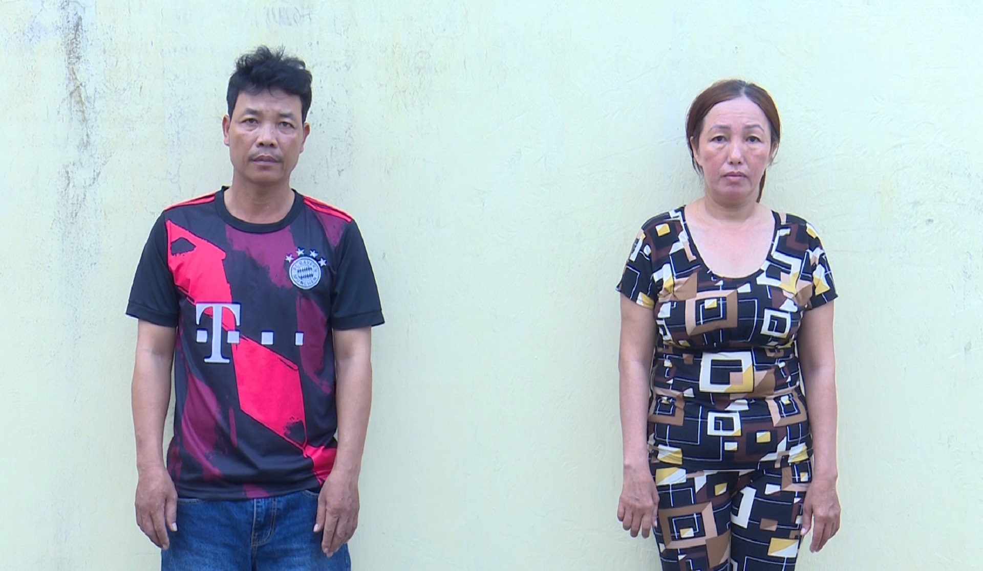 CLIP: Công an giải cứu đôi nam nữ bị đánh, cột vào gốc cây - Ảnh 2.