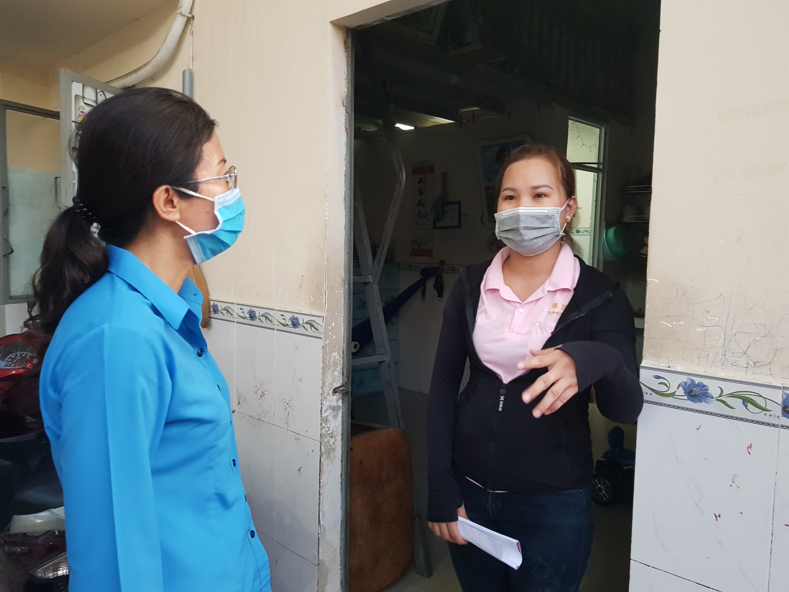 Động viên công nhân ở trọ bị ảnh hưởng bởi dịch Covid-19
