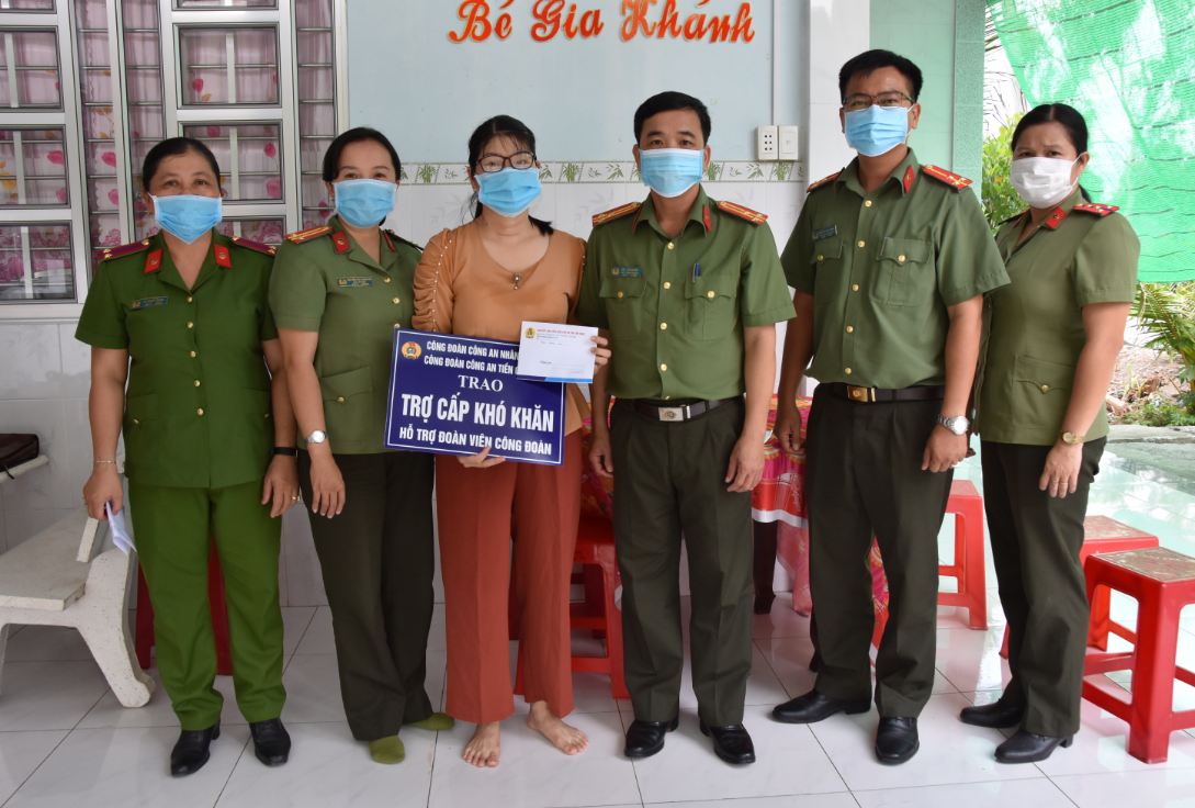 Công an Tiền Giang chăm lo đoàn viên Công đoàn khó khăn