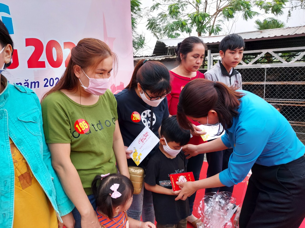 Hỗ trợ lao động nữ ph&aacute;t triển to&agrave;n diện - Ảnh 3.