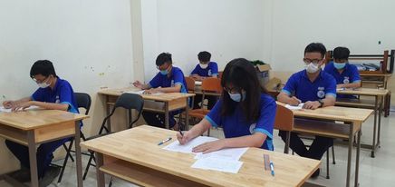 TP HCM: Dừng mọi hoạt động giáo dục trực tiếp, kể cả ôn tập cho học sinh cuối cấp - Ảnh 1.