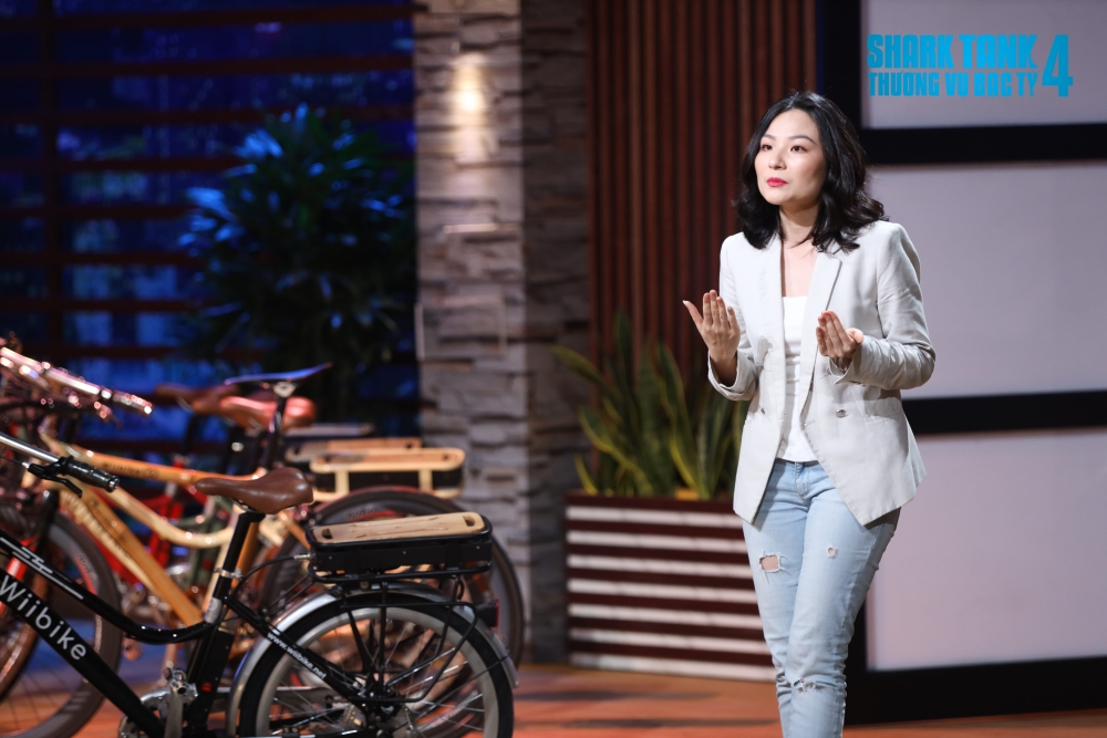 Shark Ph&uacute; n&oacute;i Anh chỉ quan t&acirc;m đến em th&ocirc;i g&acirc;y tranh c&atilde;i ở chương tr&igrave;nh tr&ecirc;n s&oacute;ng VTV - Ảnh 1.