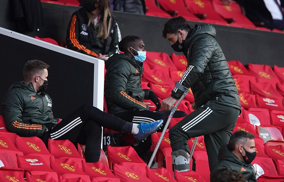 Thua Leicester sân nhà, Man United dâng chức vô địch cho Man City - Ảnh 1.
