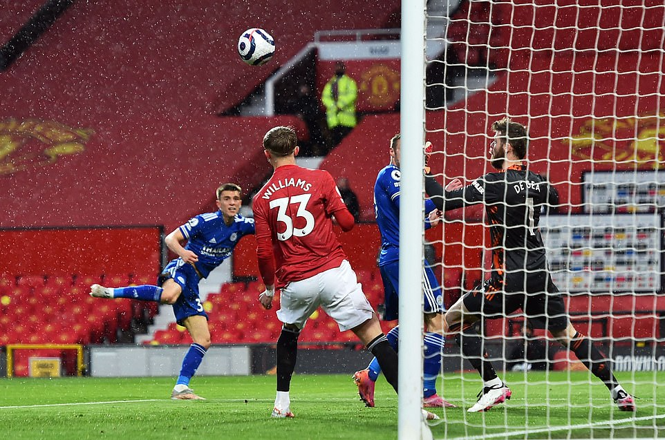 Thua Leicester sân nhà, Man United dâng chức vô địch cho Man City - Ảnh 3.