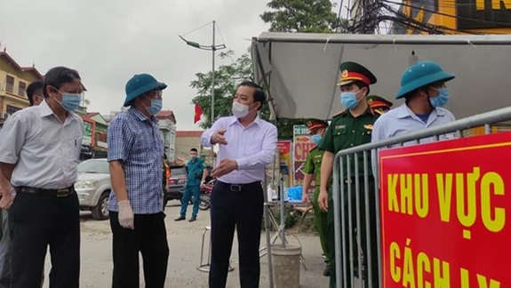 Khẩn: Tìm người đến phòng Một cửa - nơi phát hiện cán bộ tư pháp mắc Covid-19 - Ảnh 1.