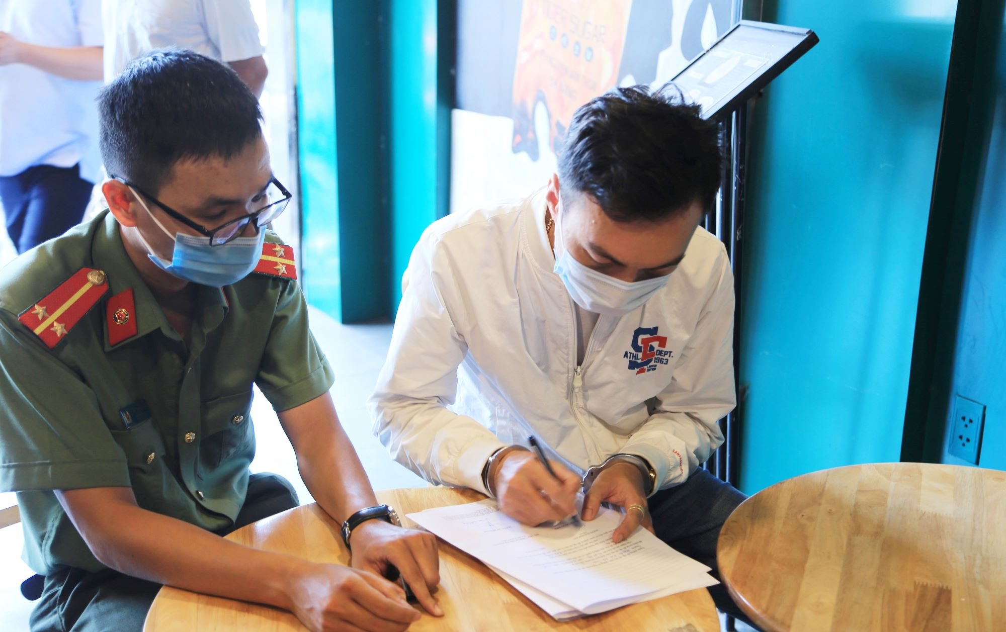 Bắt giám đốc công ty cho người nước ngoài đội lốt "chuyên gia" nhập cảnh trái phép