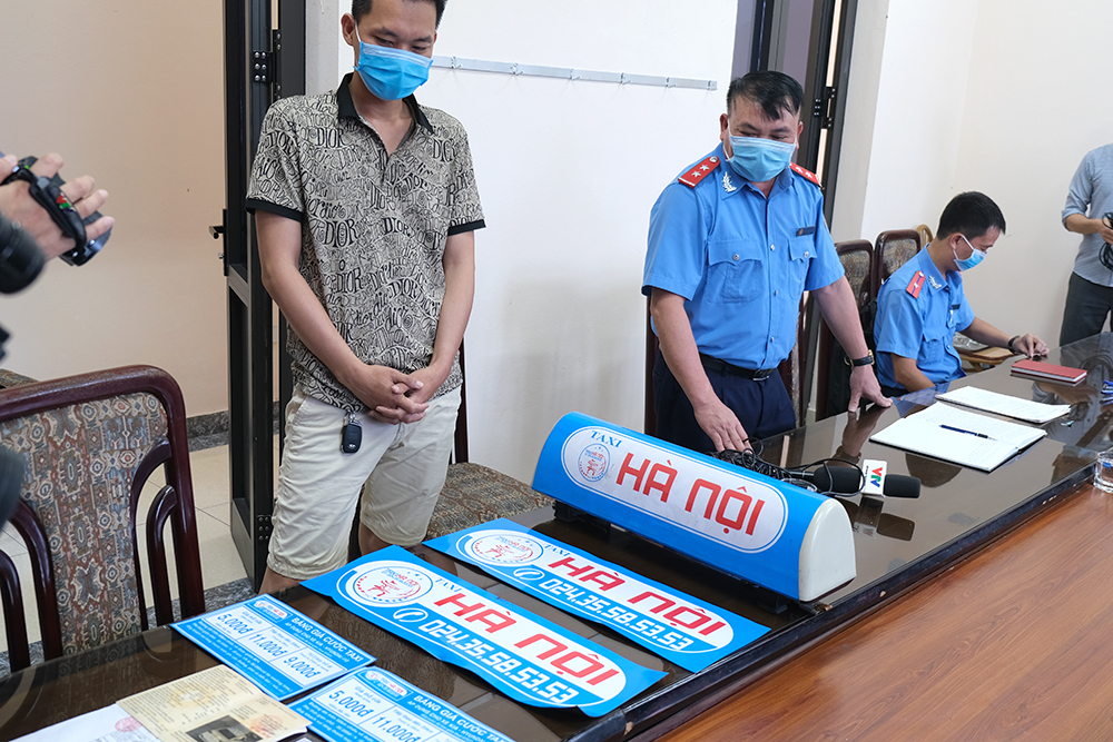 T&agrave;i xế taxi d&ugrave; chặt ch&eacute;m du kh&aacute;ch người Đức lấy tiền gấp 5 lần - Ảnh 2.