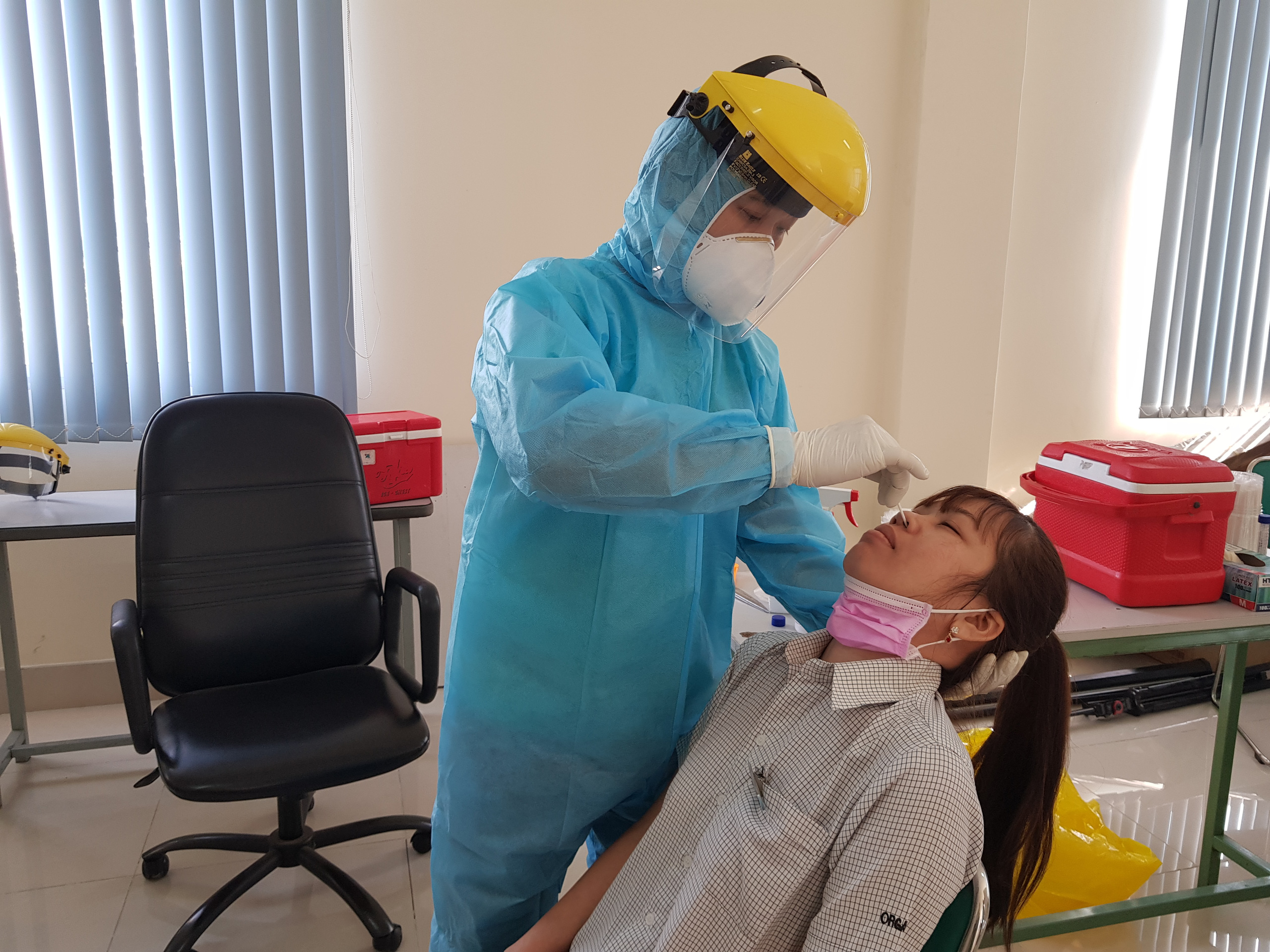 X&acirc;y dựng c&aacute;c phương &aacute;n nếu c&oacute; c&ocirc;ng nh&acirc;n bị nhiễm Covid-19  - Ảnh 1.