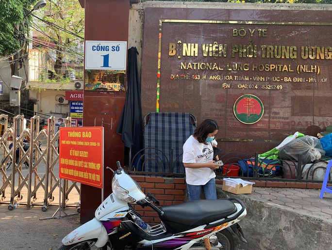 Bệnh viện Phổi Trung ương nói về nguồn lây của 2 bác sĩ dương tính SARS-CoV-2
