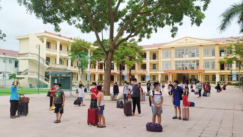 Một học sinh dương tính SARS-CoV-2, gần 60 giáo viên và học sinh phải cách ly tập trung