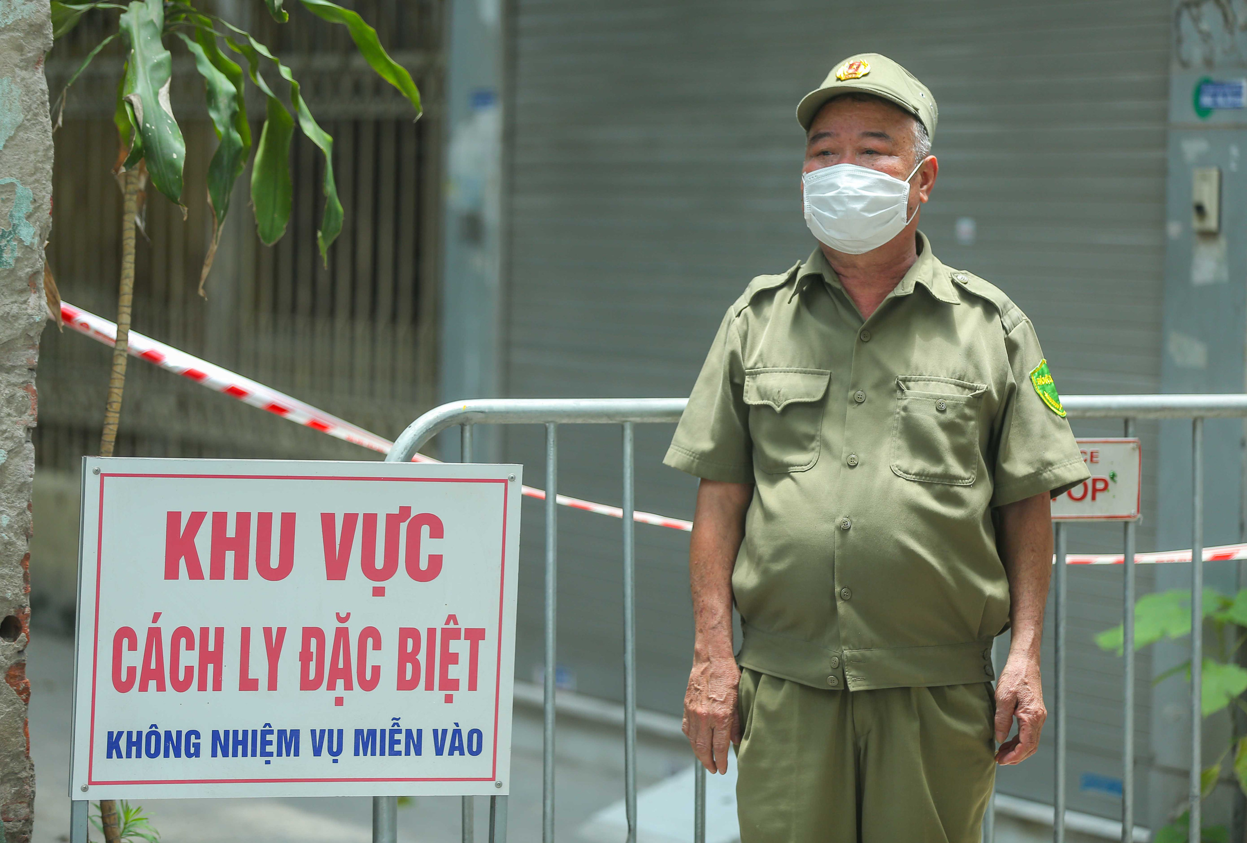CLIP: Lập 6 chốt cách ly nơi ở ca dương tính SARS-CoV-2 là F1 của vợ giám đốc Hacinco - Ảnh 10.