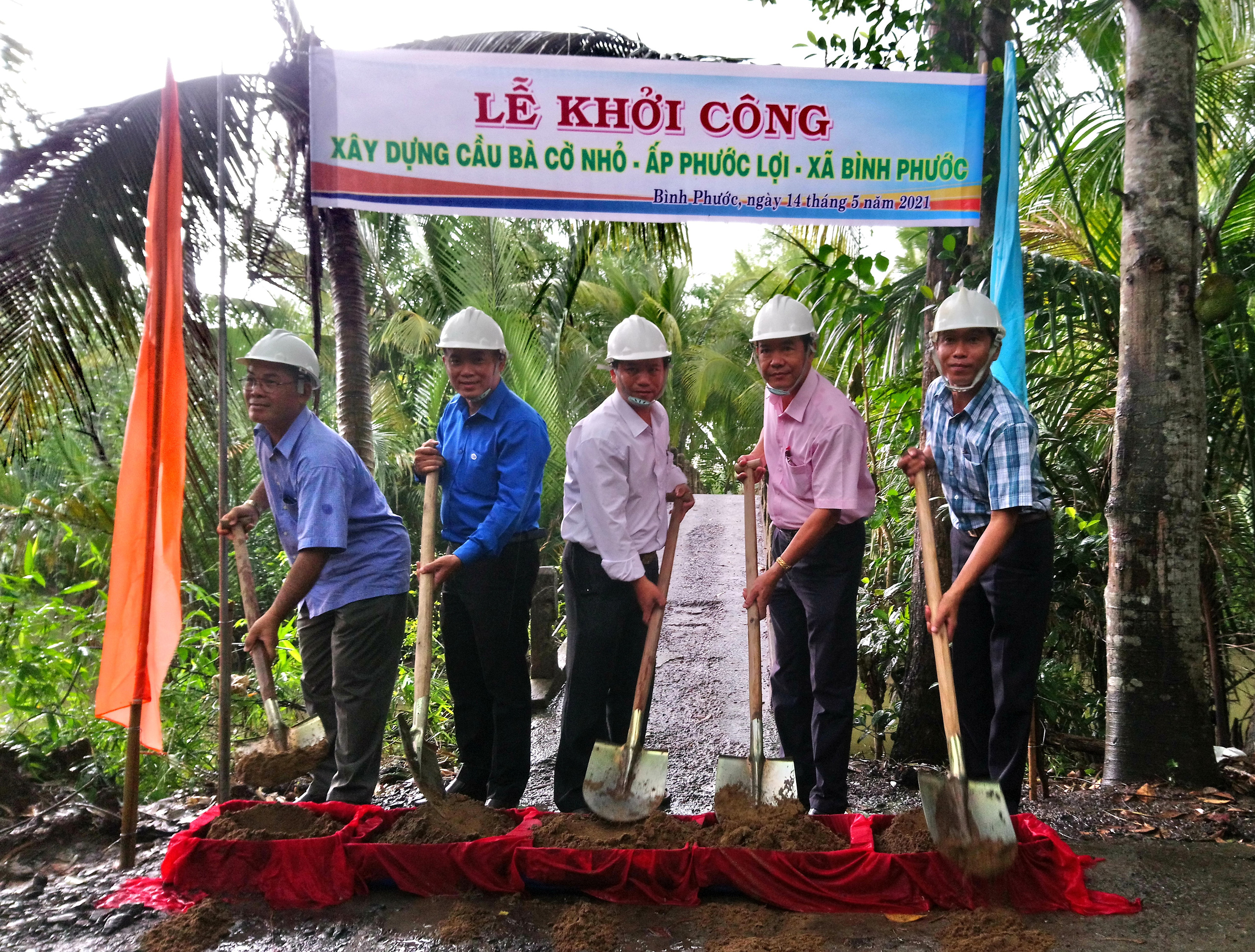 CEP x&acirc;y dựng cầu d&acirc;n sinh đầu ti&ecirc;n ở Vĩnh Long - Ảnh 1.