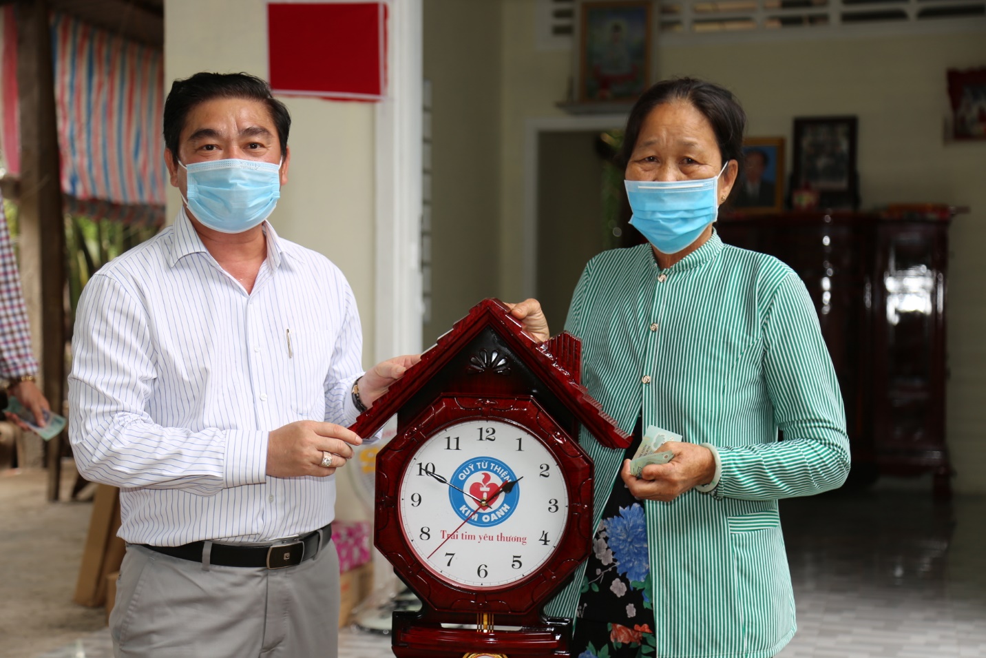 Quỹ Từ thiện Kim Oanh b&agrave;n giao 2 căn nh&agrave; t&igrave;nh thương tại Vĩnh Long - Ảnh 2.