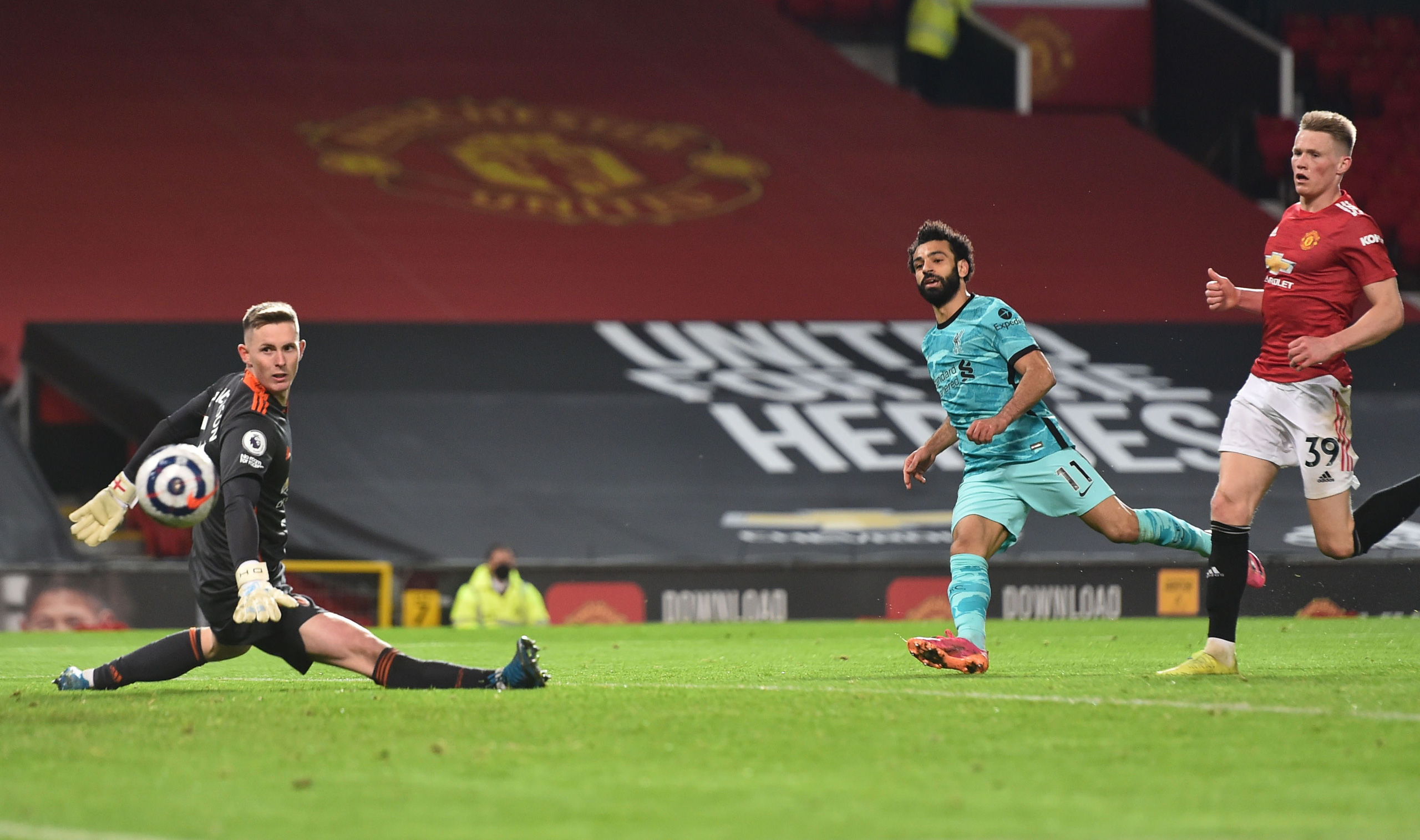 Đại tiệc 6 b&agrave;n thắng, Man United lại gục ng&atilde; s&acirc;n nh&agrave; - Ảnh 6.