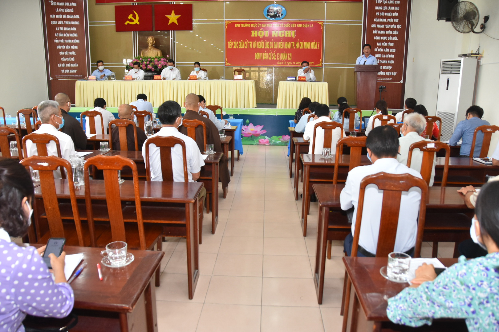 Cử tri quận 12 đặt h&agrave;ng loạt c&acirc;u hỏi đến 5 ứng cử vi&ecirc;n đại biểu HĐND TP HCM - Ảnh 1.