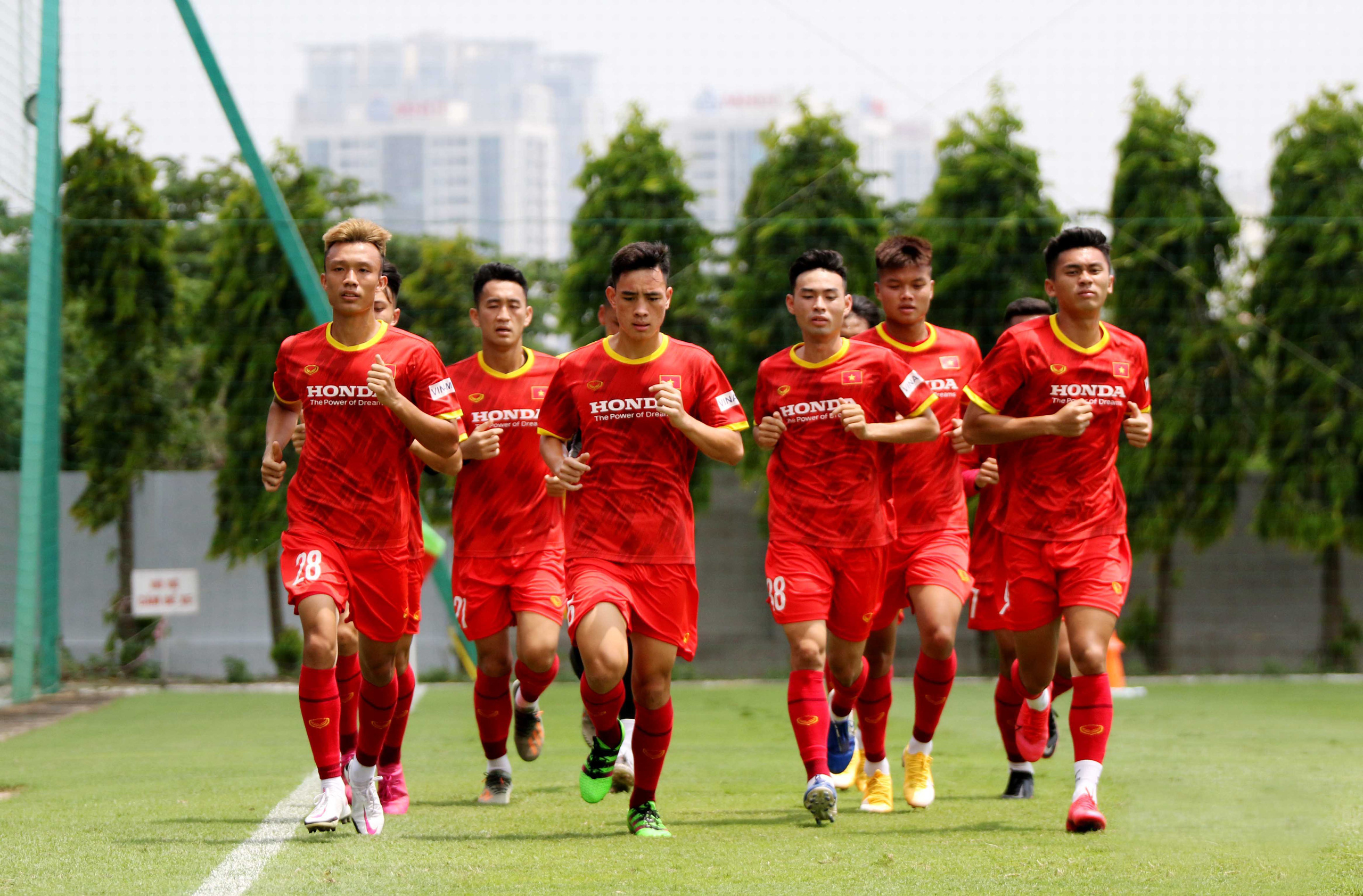 Bảo vệ ng&ocirc;i vương SEA Games, U22 Việt Nam đội nắng n&oacute;ng &ldquo;luyện c&ocirc;ng&rdquo; - Ảnh 6.