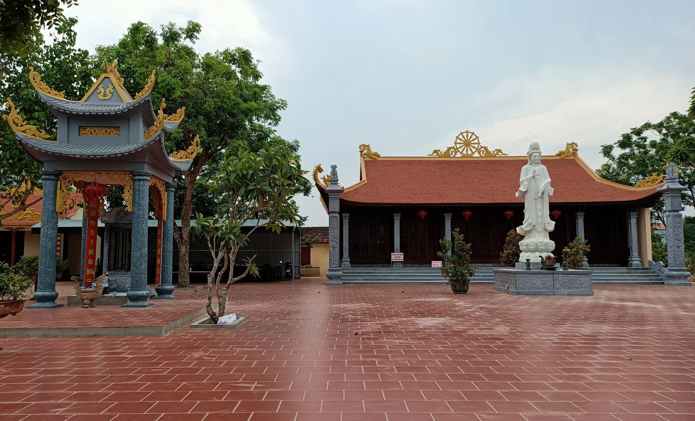Nhiều công trình không phép mọc trong di tích quốc gia Tô Hiến Thành - Ảnh 2.