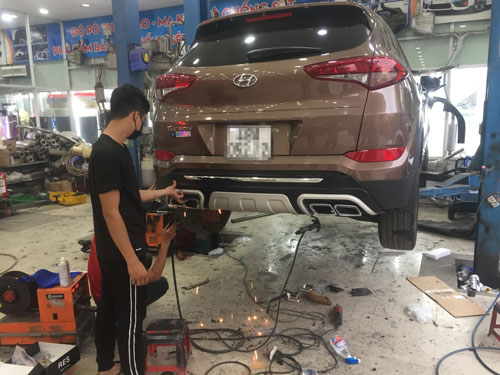 Gắn thêm phụ kiện cho ôtô, bị từ chối bảo dưỡng