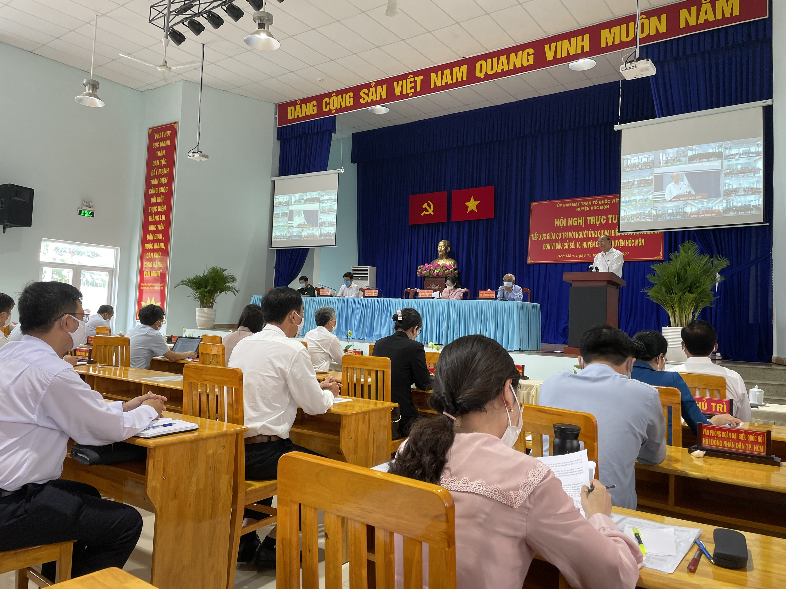 Chủ tịch nước Nguyễn Xu&acirc;n Ph&uacute;c chỉ ra điểm nghẽn của huyện H&oacute;c M&ocirc;n, Củ Chi - Ảnh 2.