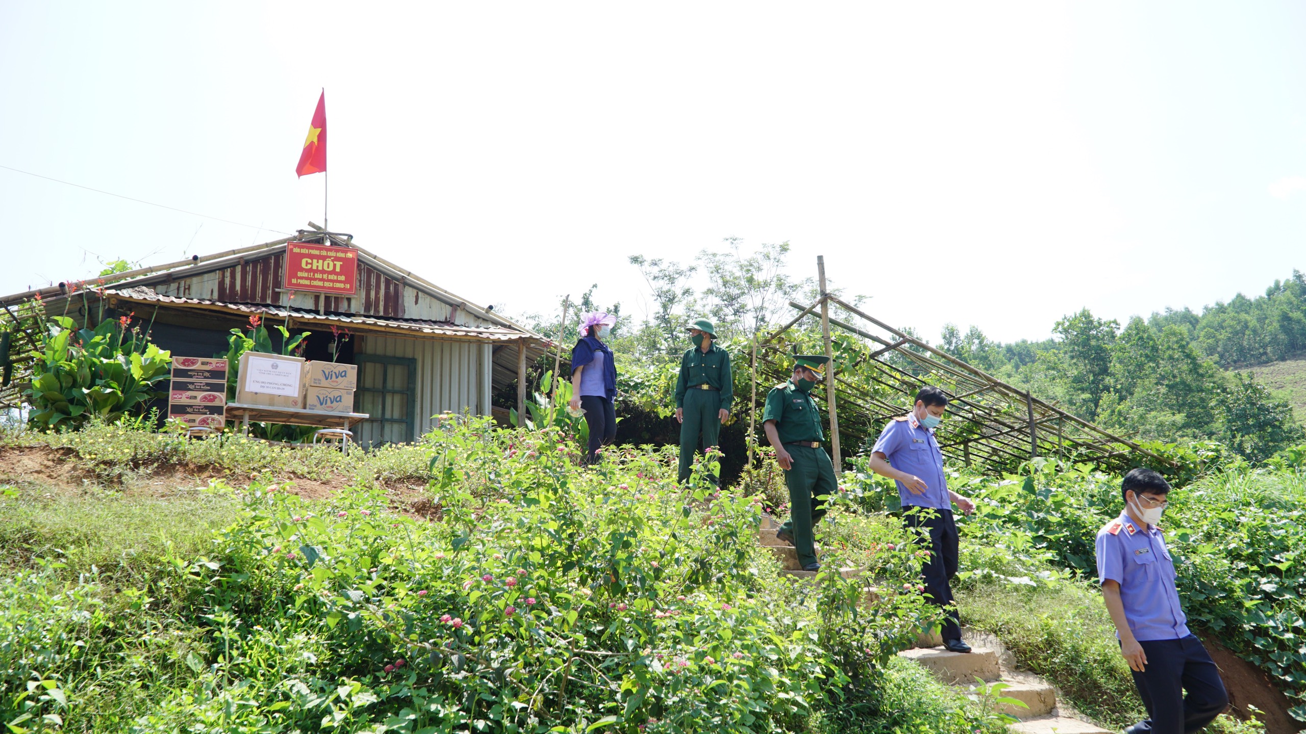 Hỗ trợ lực lượng phòng chống dịch Covid-19 trên tuyến biên giới