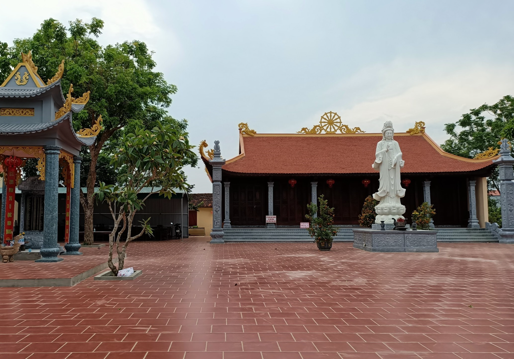 Nhiều công trình không phép "mọc" trong di tích quốc gia Tô Hiến Thành