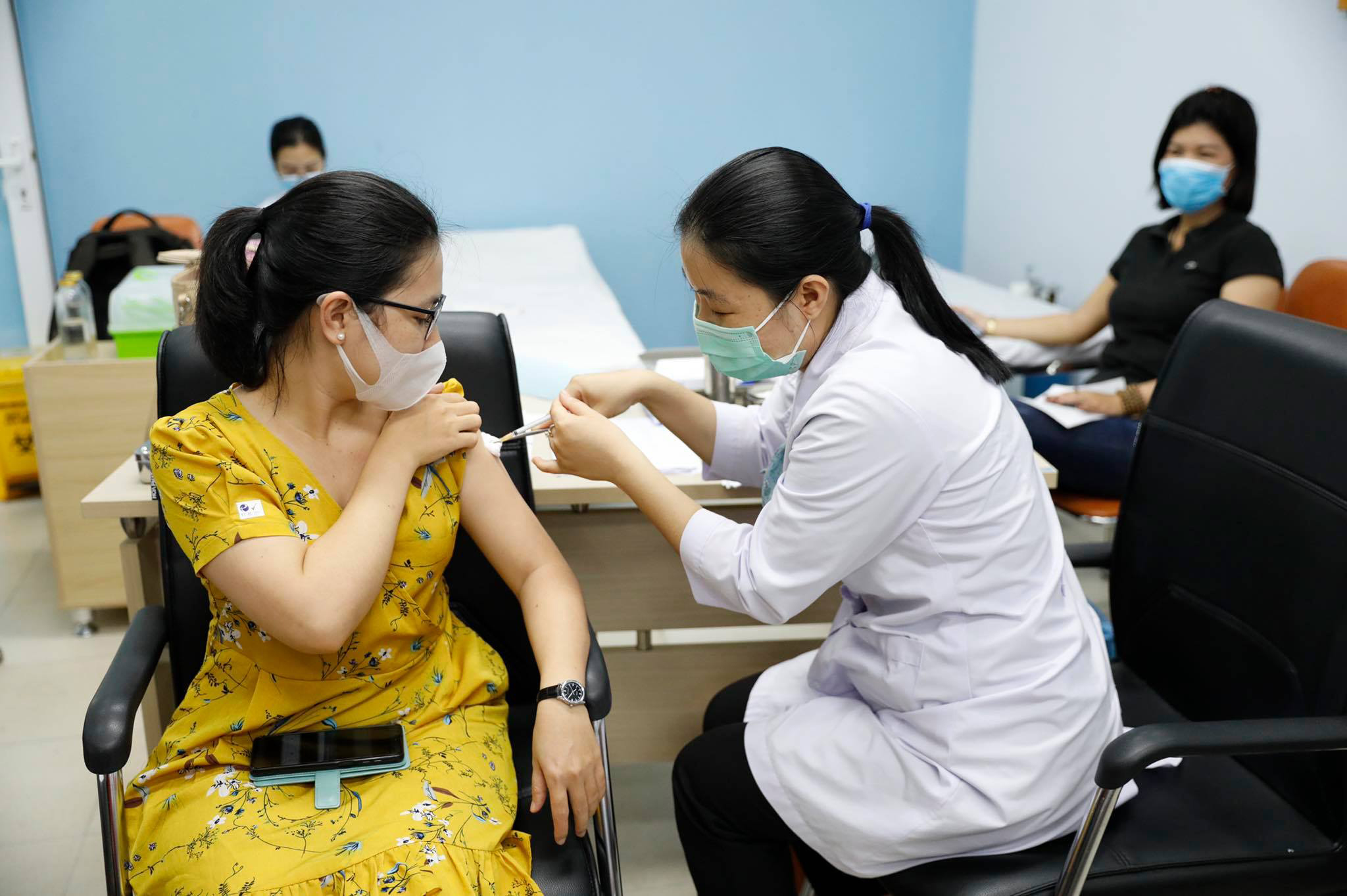 Vắc-xin Covid-19: Vũ kh&iacute; lợi hại - Ảnh 1.