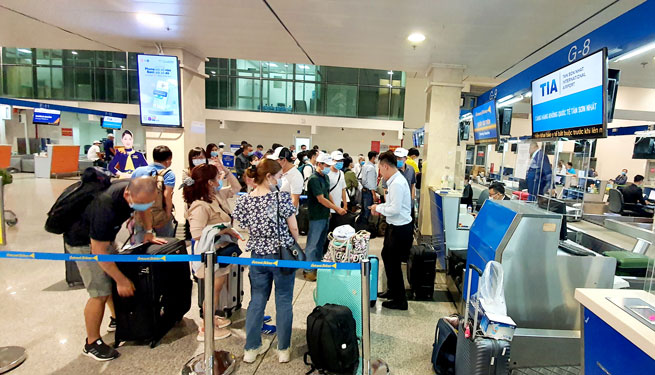 Hoàn, hủy vé máy bay: Nhớ đòi lại tiền các loại phí - Ảnh 1.