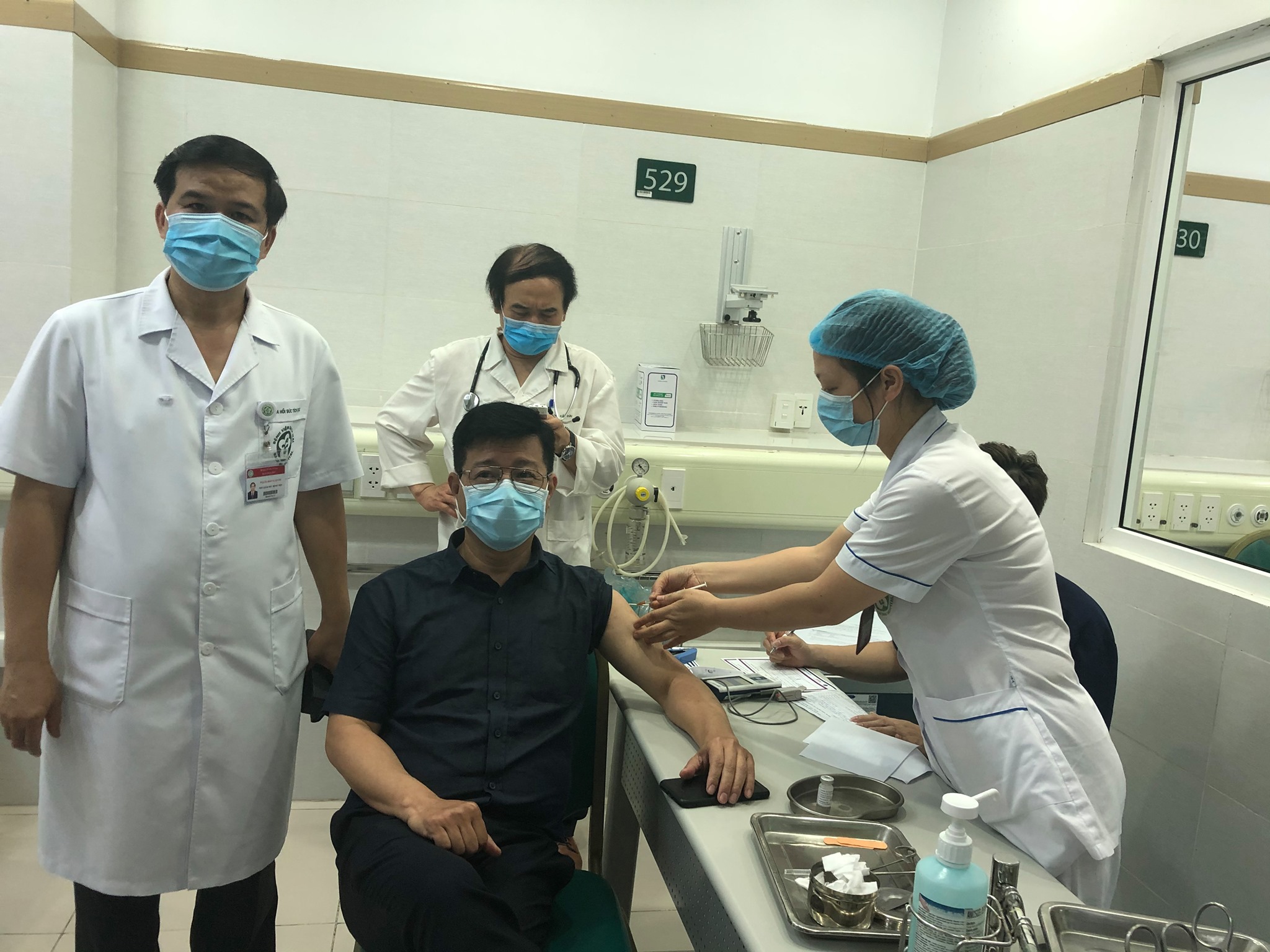 Việt Nam ch&iacute;nh thức c&oacute; th&ecirc;m gần 1,7 triệu liều vắc-xin Covid-19 - Ảnh 2.