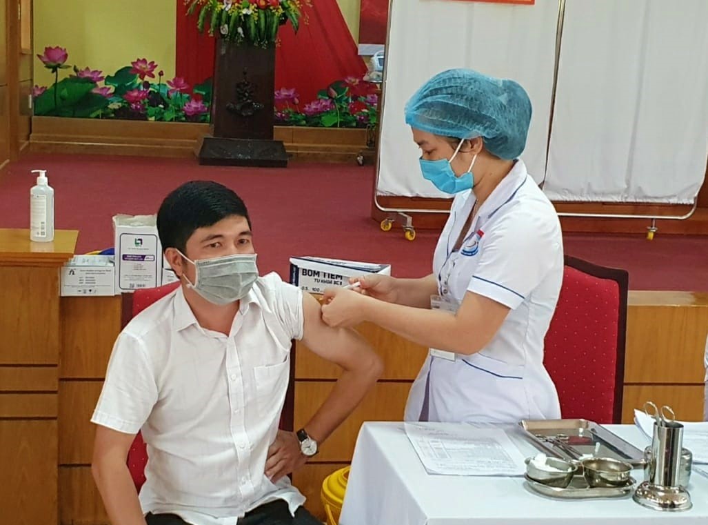 Gần 10.000 người ở Quảng Bình được tiêm vắc-xin Covid-19